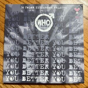 CAI The WHO eyeshadow palette